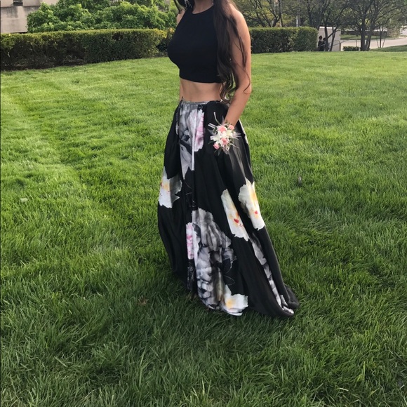 Prom dress from 2017 - Picture 1 of 4